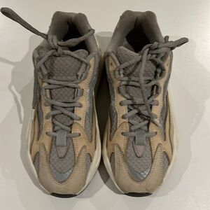 Adidas Yeezy Boost 700 V2 Cream 2021 (GY7924) Kanye West Men's Size 5.5